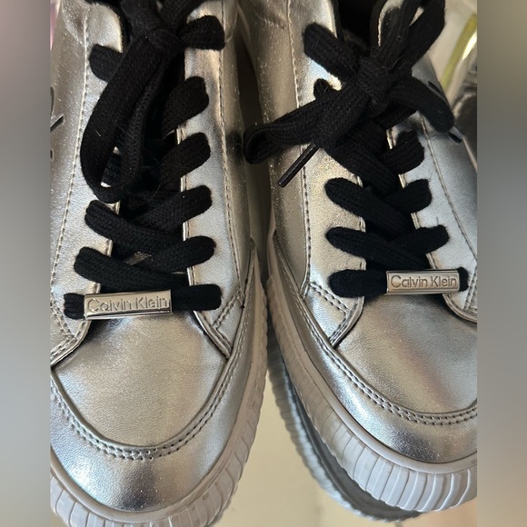 CK Calvin Klein metallic silver & black shoes flats size 10 - Picture 3 of 6